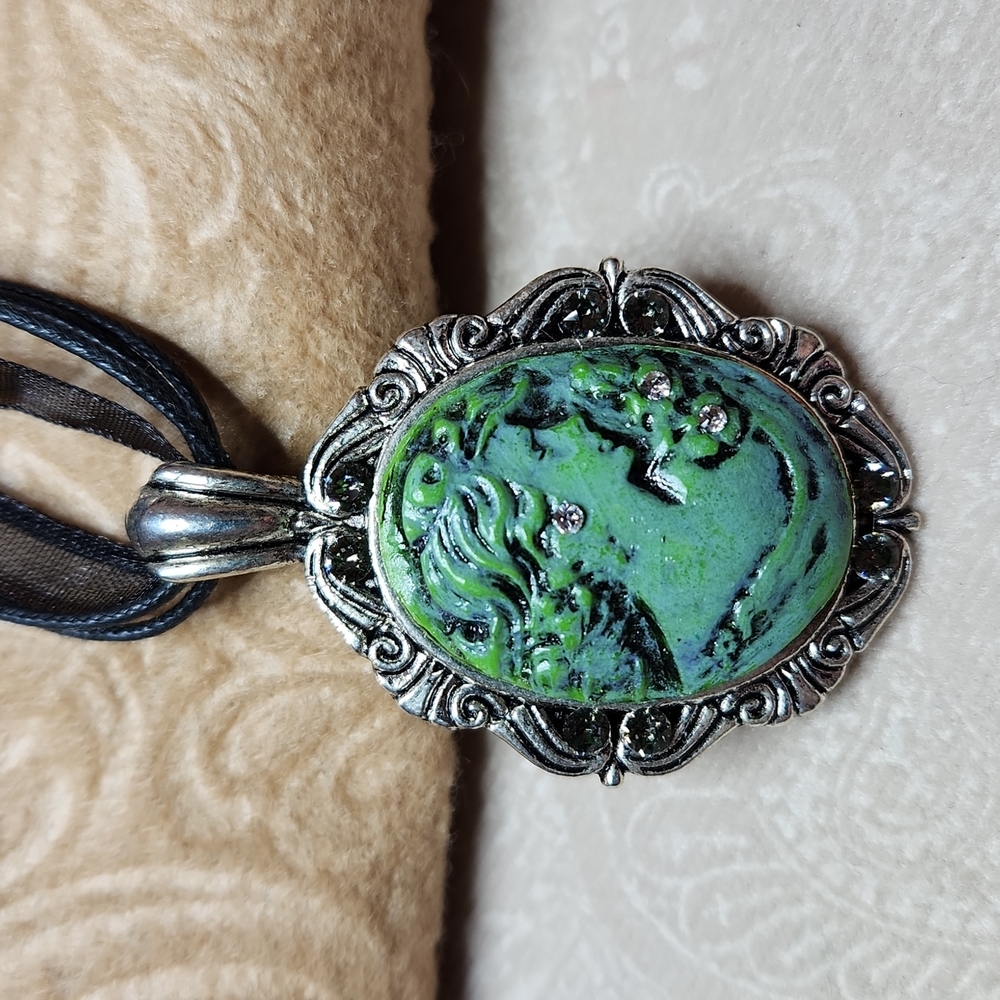 HANDMADE Classic Lady w Swarovski crystals enhancer pendant necklace, green, NWT